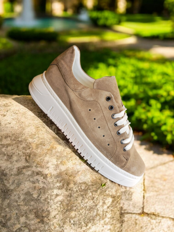 sneakers cam